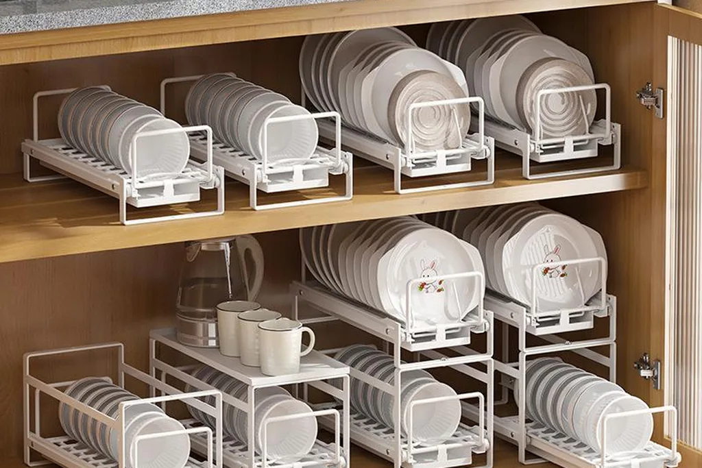 Plate rack holding dinner plates upright for cabinet storage.