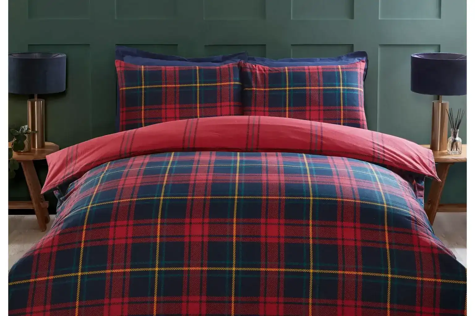 33 Plaid Bedroom Ideas That Bring Practical Style Home